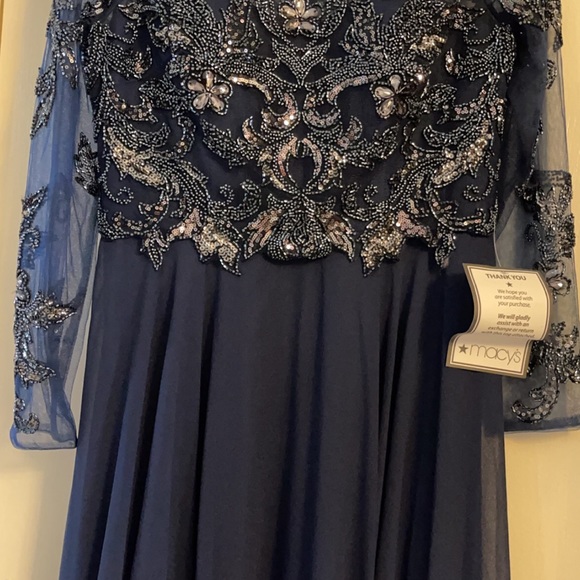 Dress - Picture 5 of 7